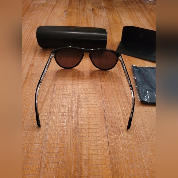 Eyewear by David Beckham - Picture 2 of 8